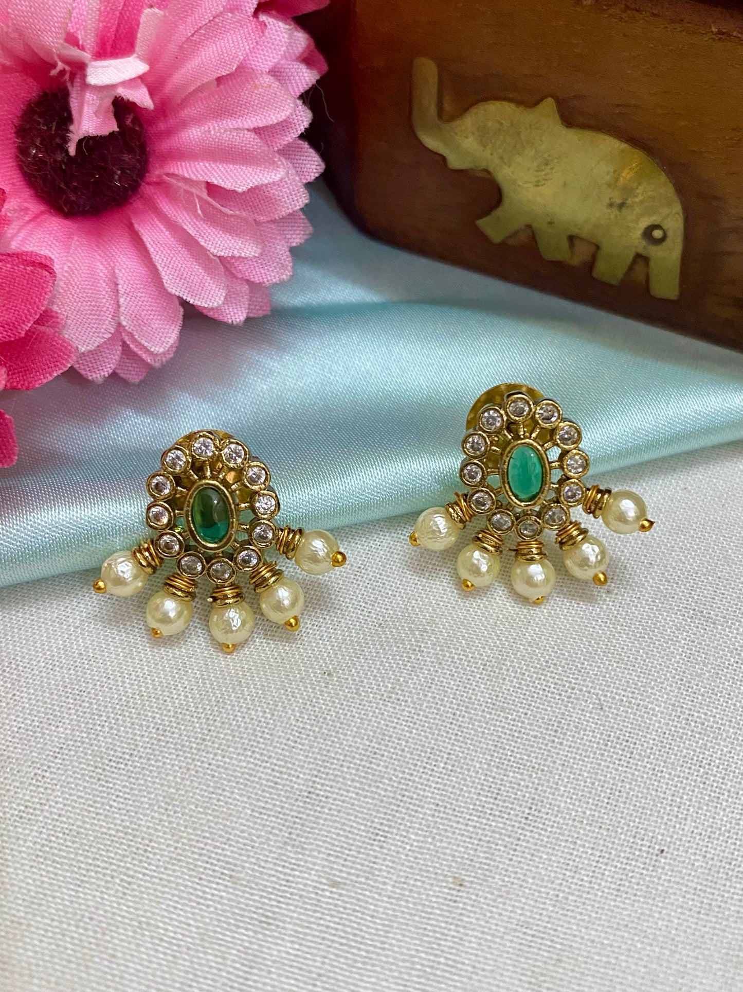 Pearl hanging Kanti necklace with emerald and ruby stones