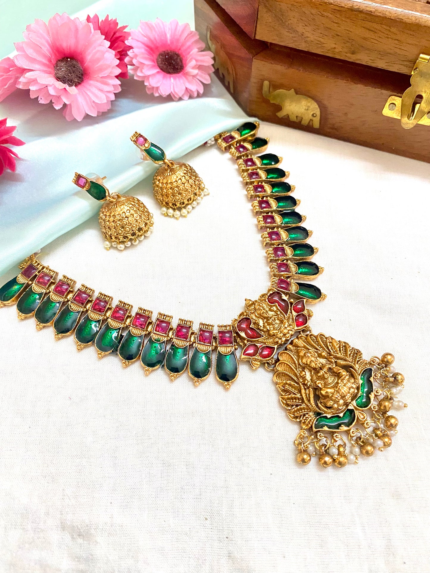 Nagas Pallakka green and pink Lakshmi necklace set