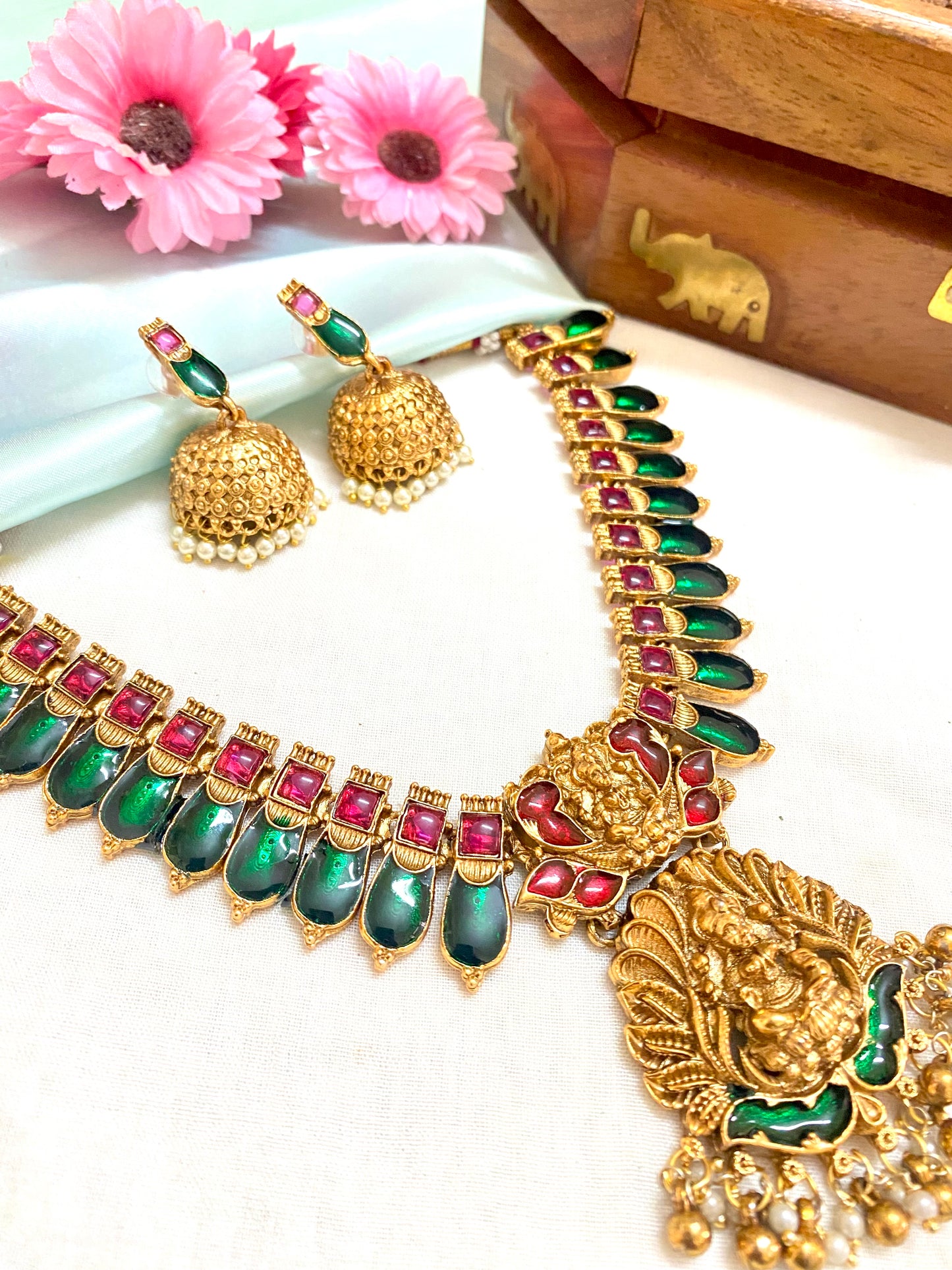 Nagas Pallakka green and pink Lakshmi necklace set