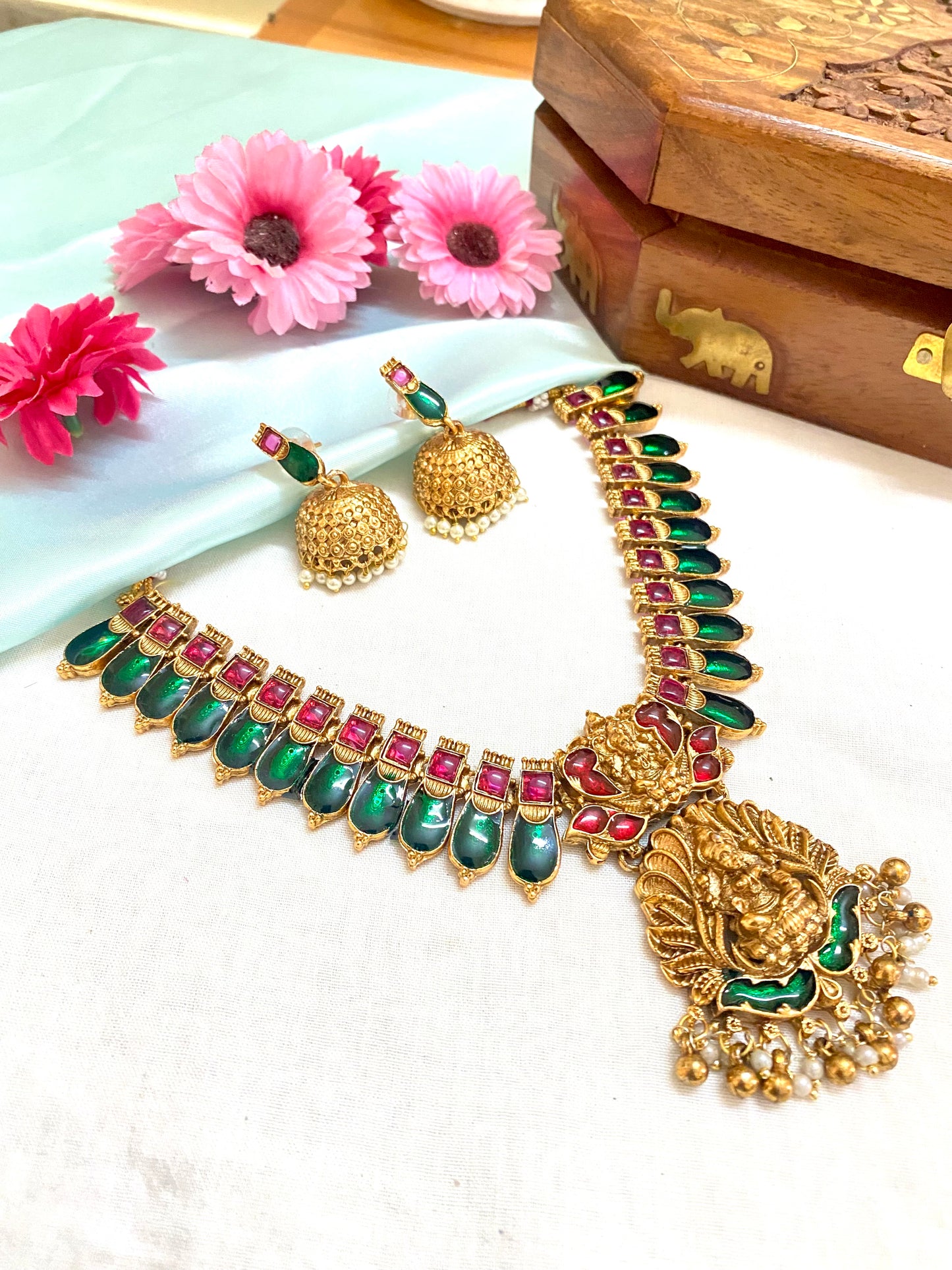Nagas Pallakka green and pink Lakshmi necklace set