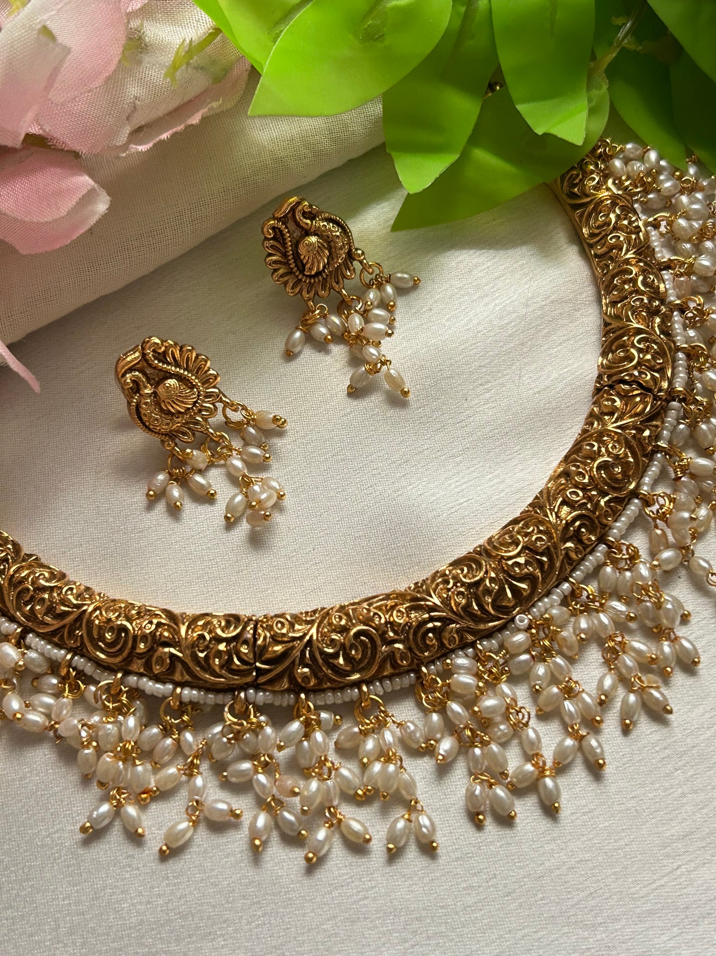 Gold plated Hasli Necklace set with handing rice pearls.