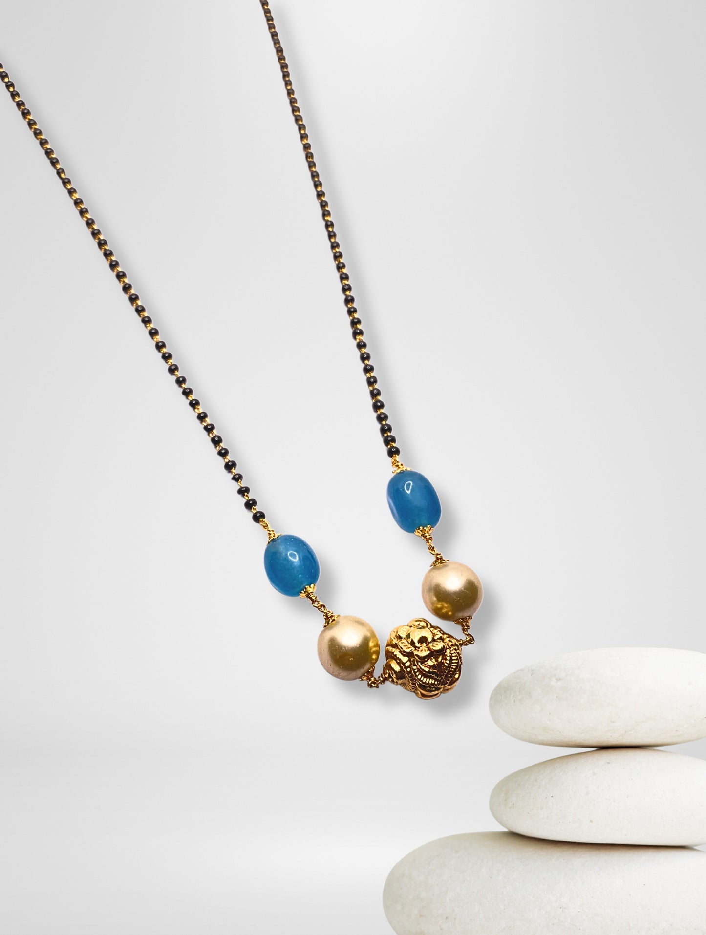 Luxehara's Stylish Blackbeads with Monalisa beads and pearls