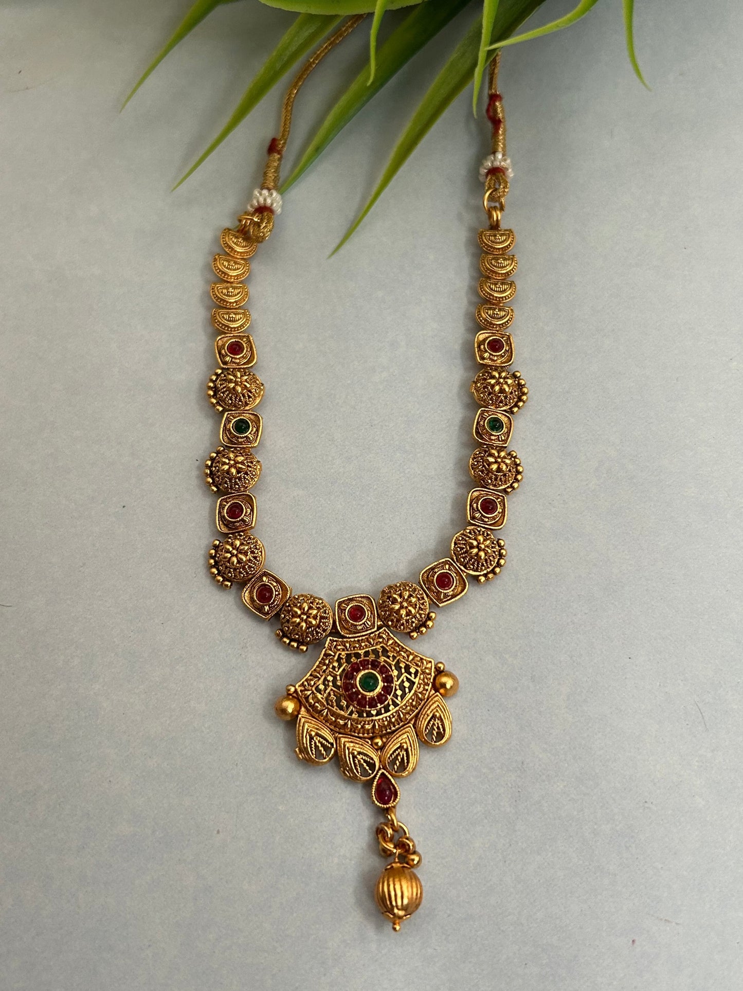 Luxehara Short Necklace with matching Earrings ( LHA 44 )