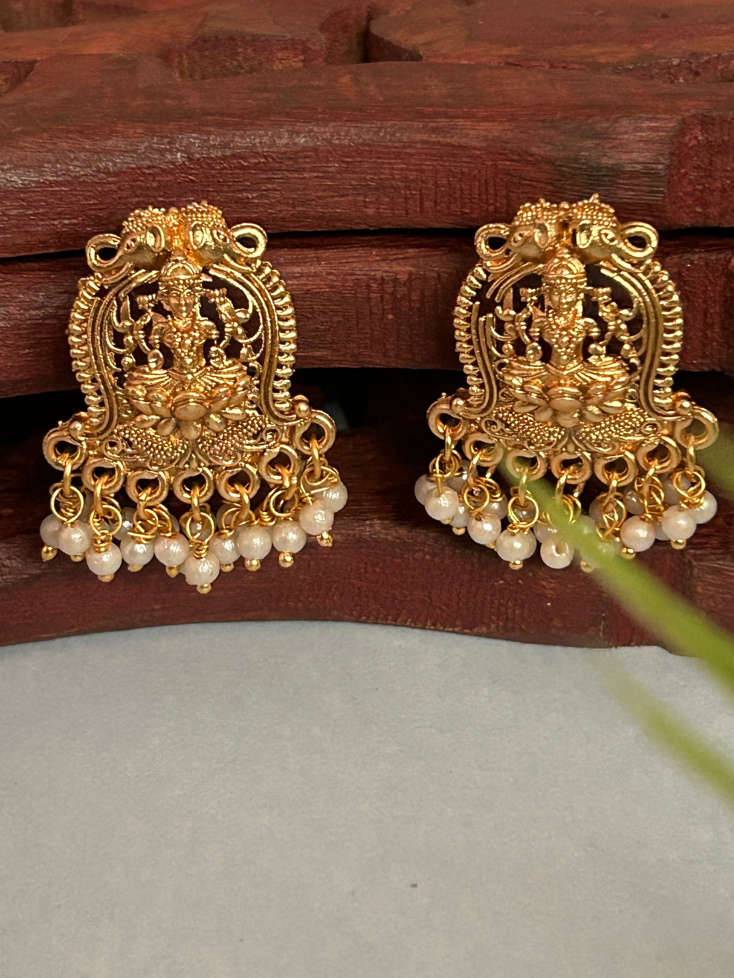 Luxehara’s Gold Plated Necklace With Matching Earrings ( LHA 08 )