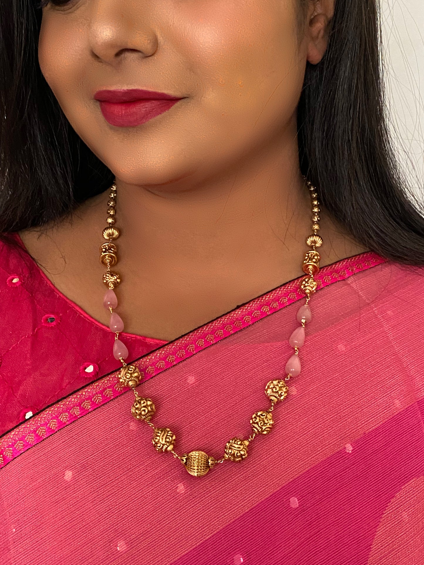 Luxehara's Beads chain with pastel pink Monalisa beads.