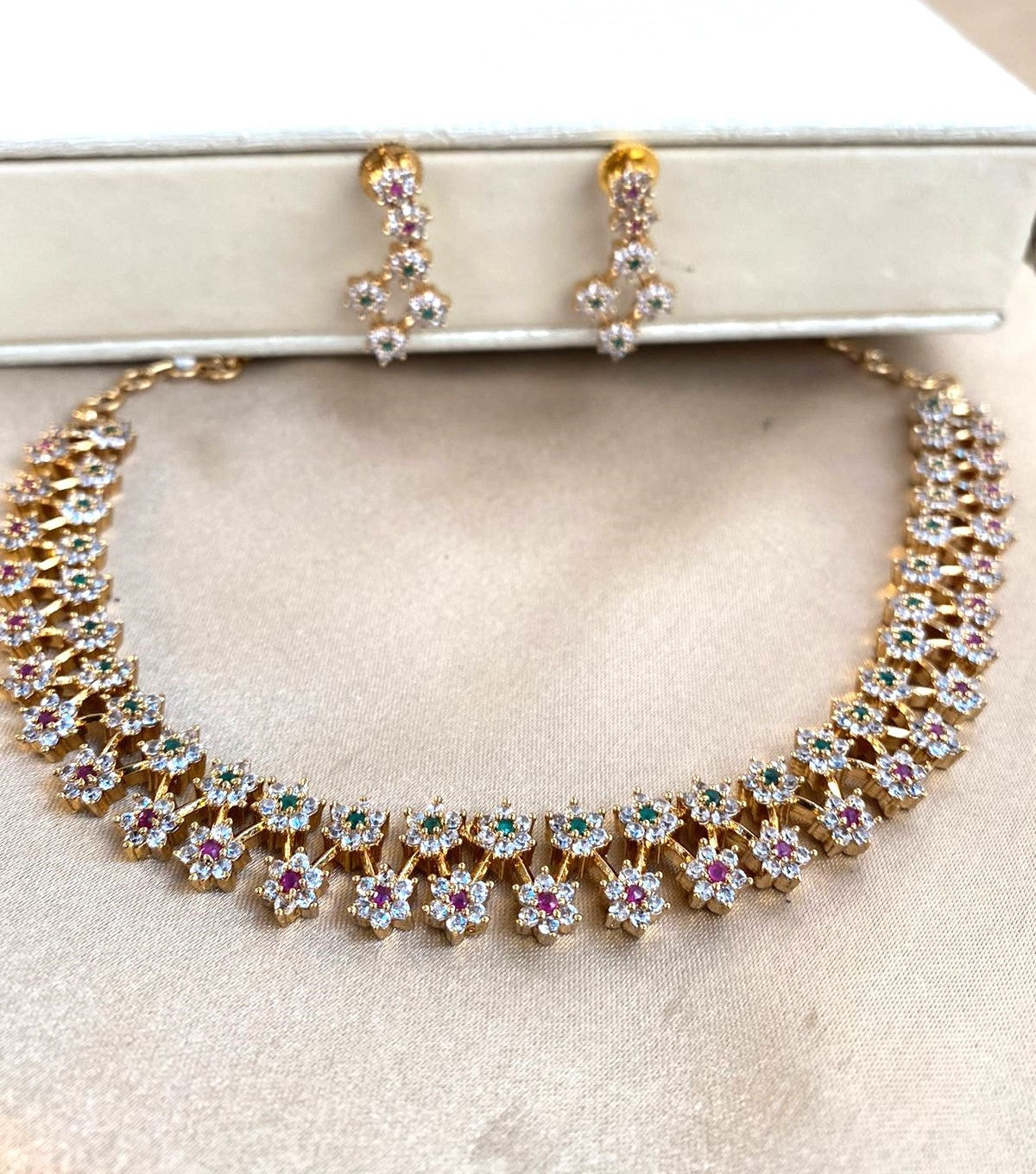 Luxehara's Necklace set with earrings