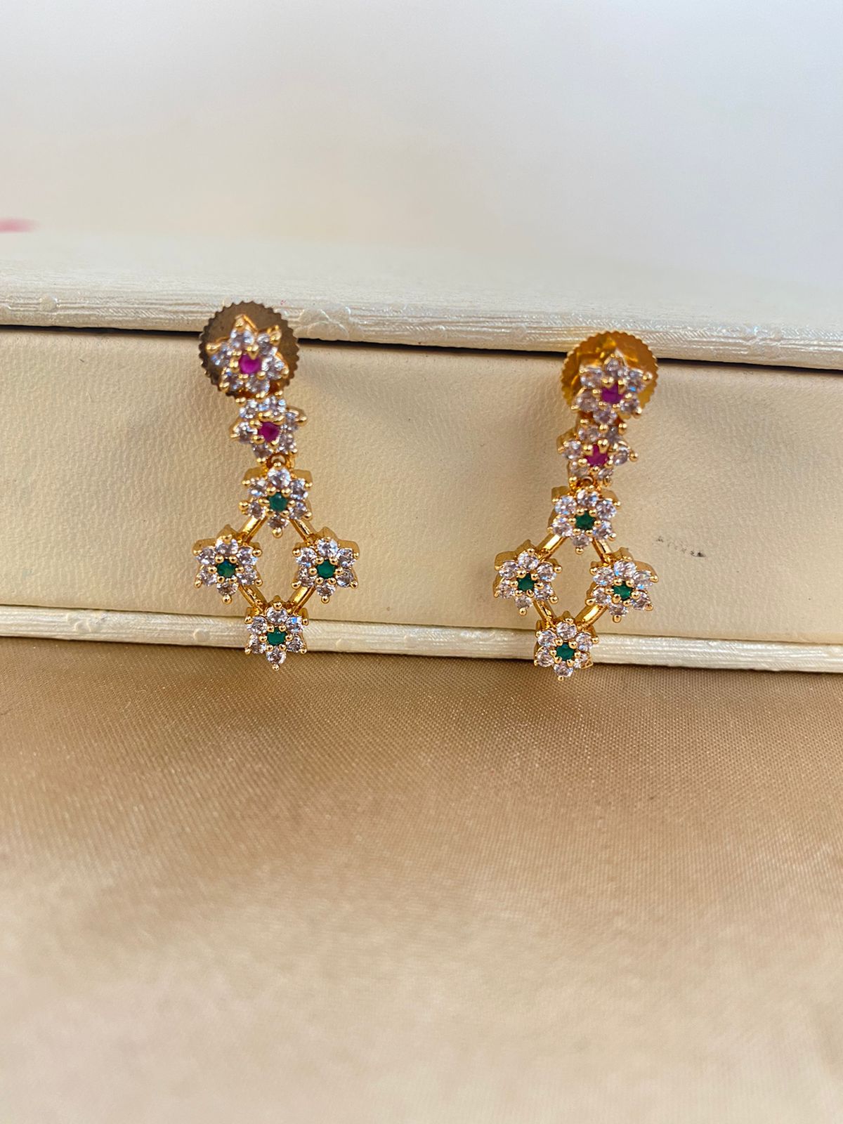 Luxehara's Necklace set with earrings