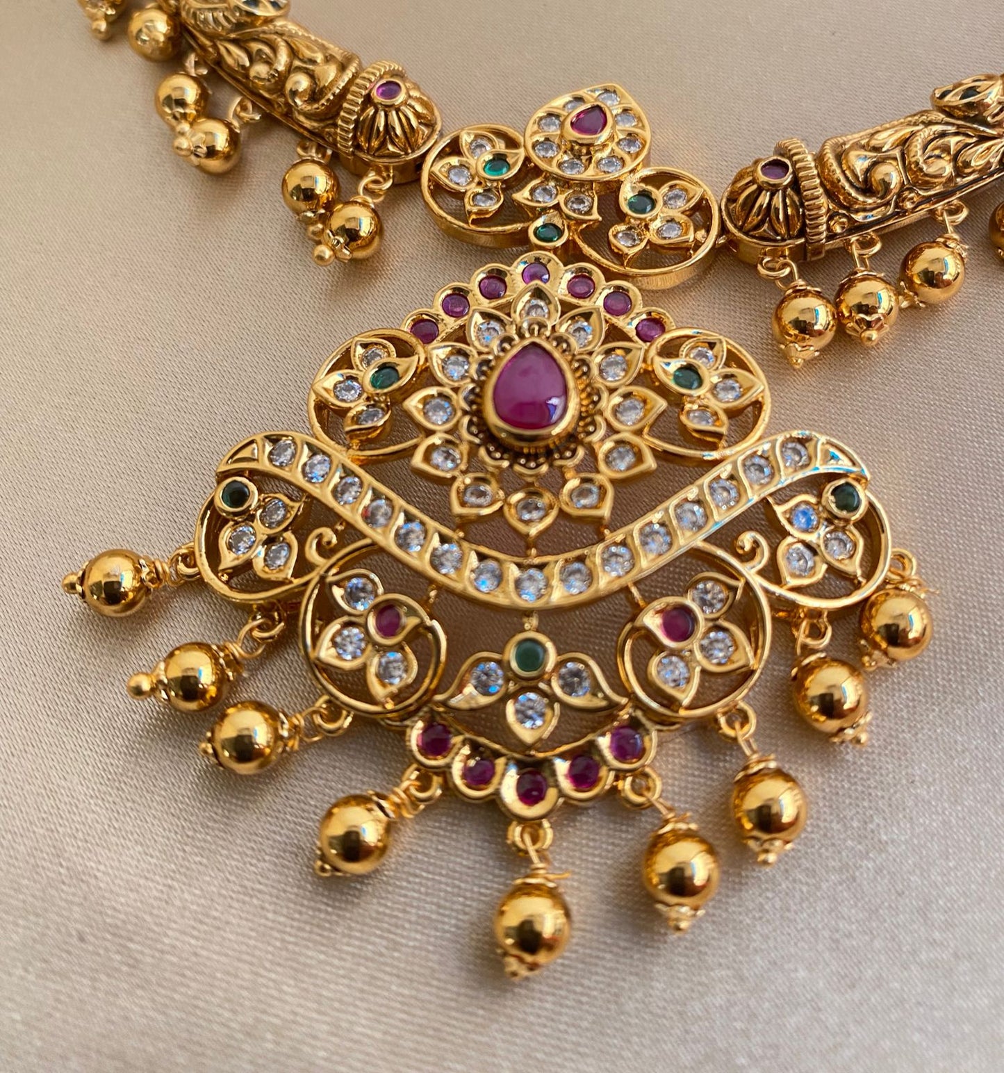 Luxehara's Antique Gold Finish Necklace set With Earring's.
