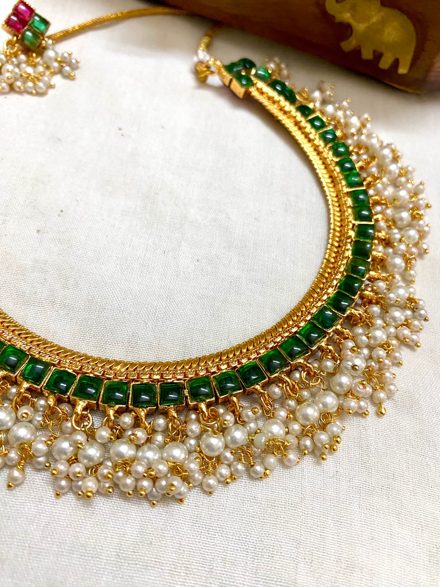 Reversible Goldplated ruby and emerald necklace set with Pearl hanging