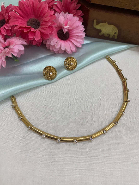 Goldplated Kanti necklace set with diamonds look-alike stones