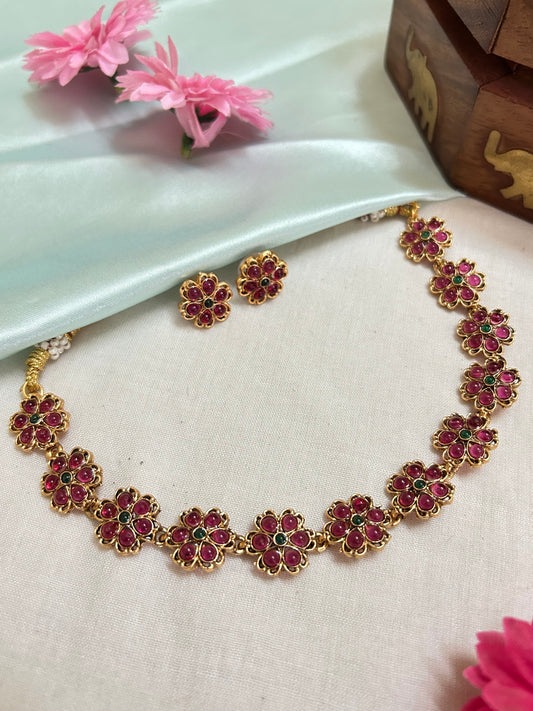 Goldplated floral necklace set with green and kemp stones