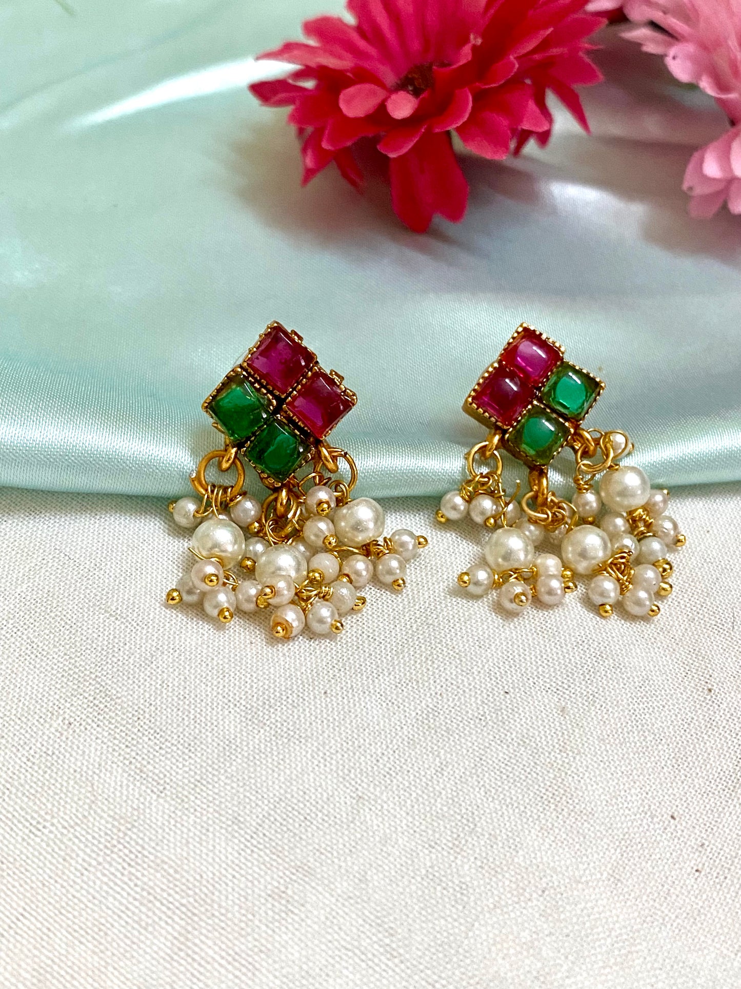 Reversible Goldplated ruby and emerald necklace set with Pearl hanging