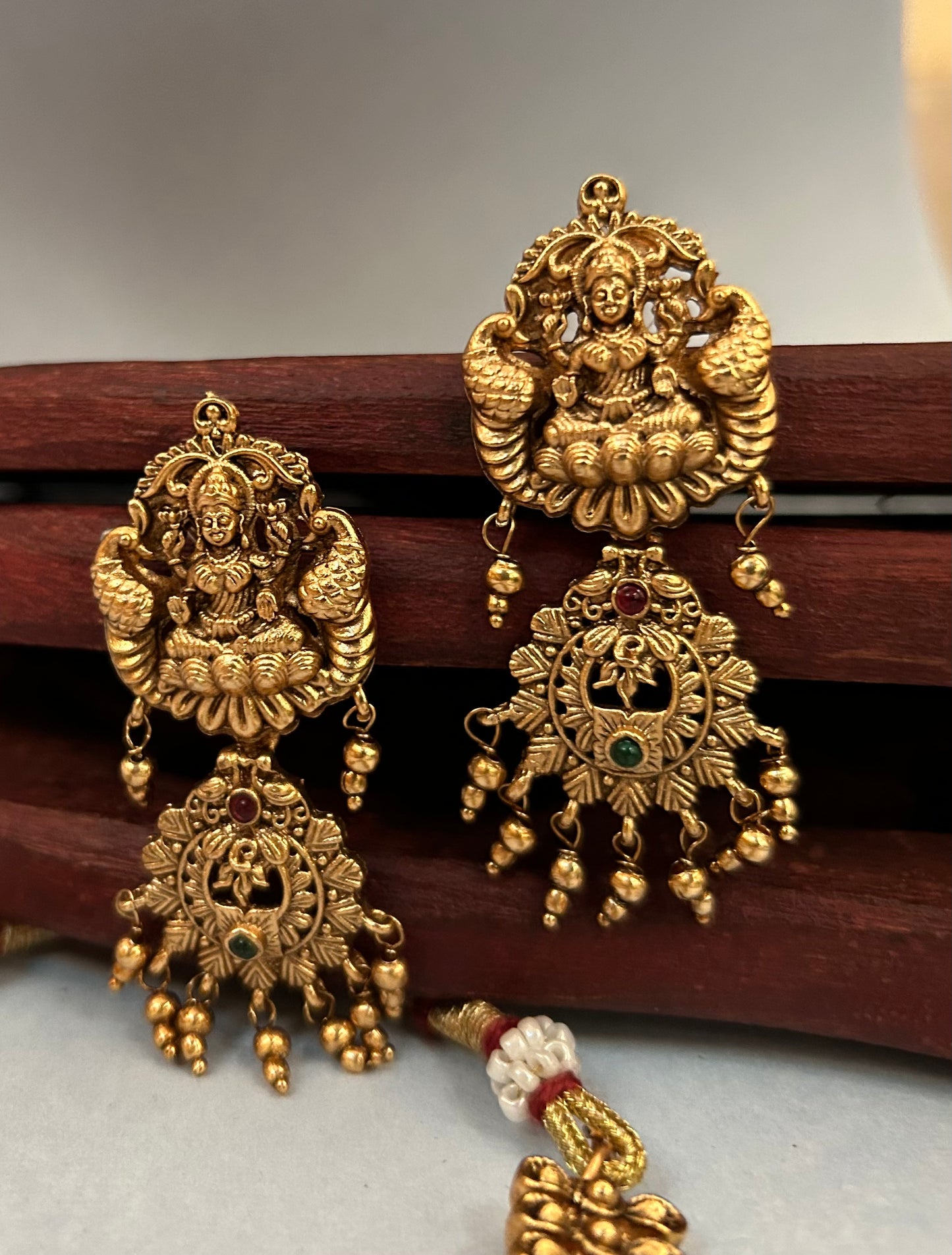 Luxehara Gold Plated Necklace Combo Set With Earrings ( LHA 565 )
