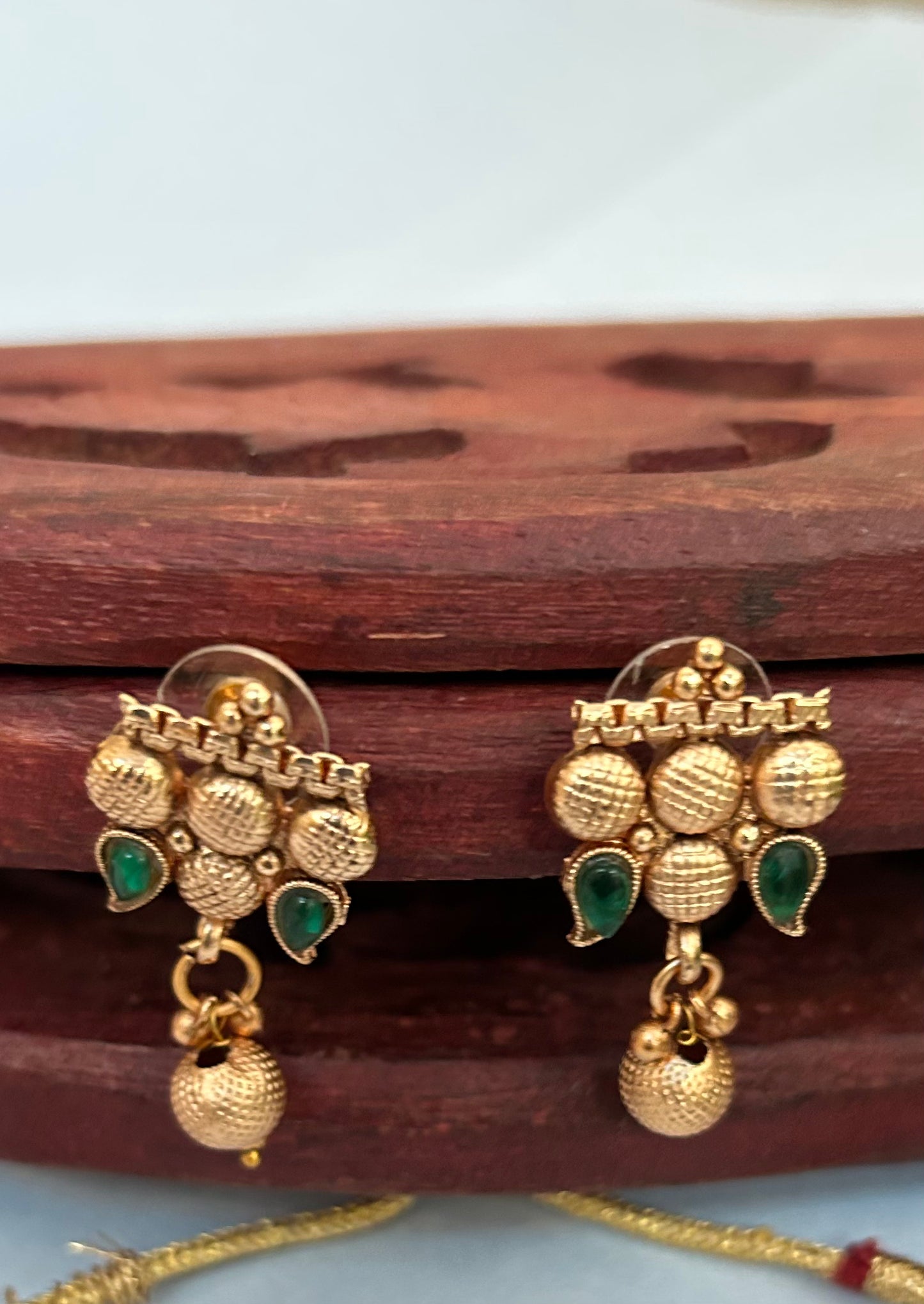 Luxehara Gold Plated short Necklace with Earrings ( LHA 914G )