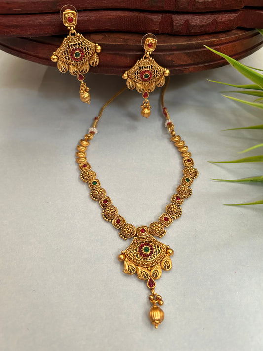 Luxehara Short Necklace with matching Earrings ( LHA 44 )