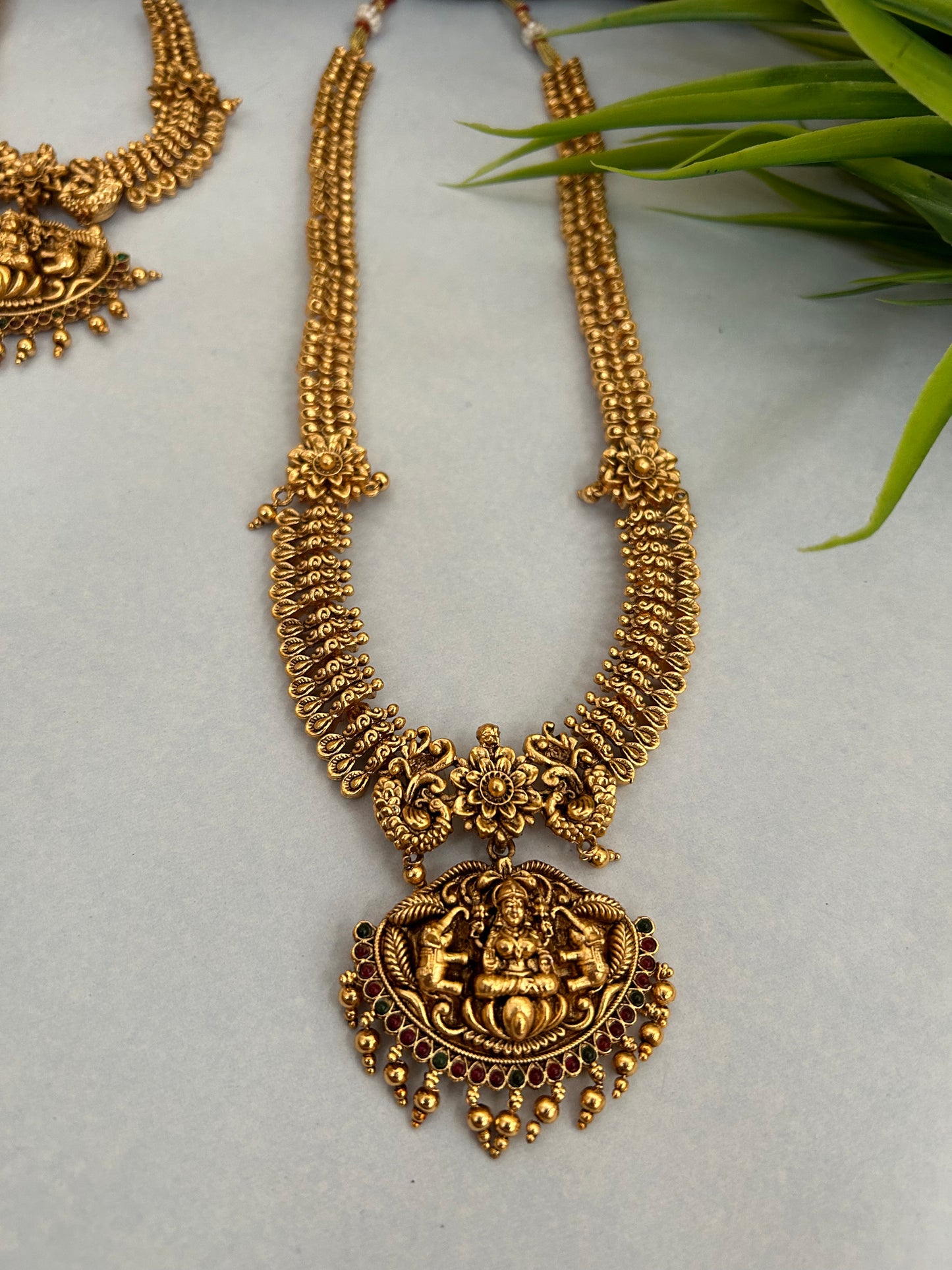 Luxehara Gold Plated Necklace Combo Set With Earrings ( LHA 565 )