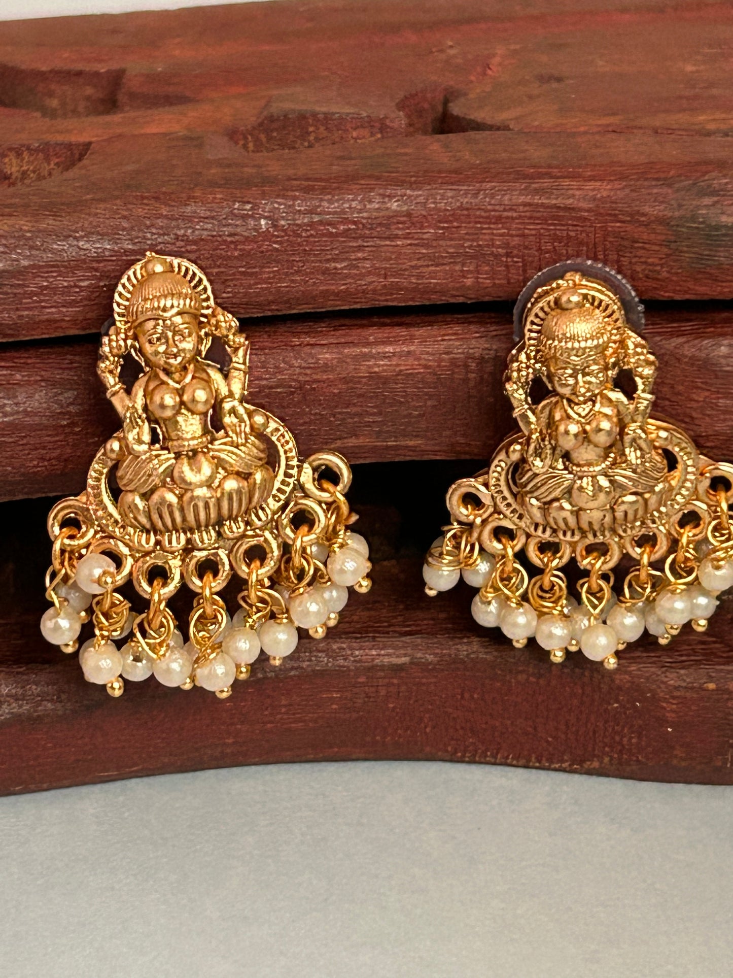 Luxehara’s Gold Plated Necklace Set With Matching Earrings ( LHA 05 )