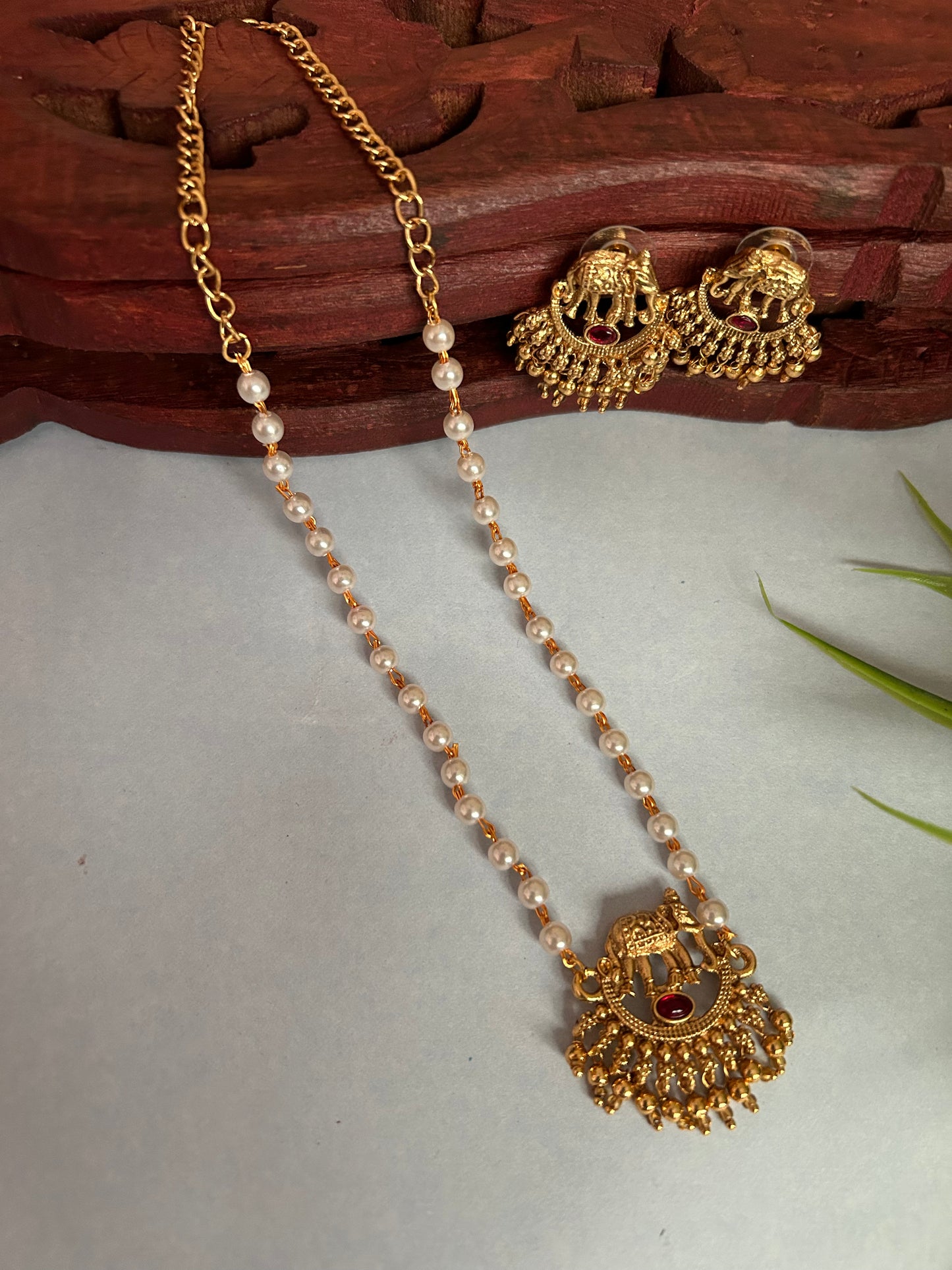 Luxehara’s Gold Plated Chain with Pearls and pendant ( LHA 113 )