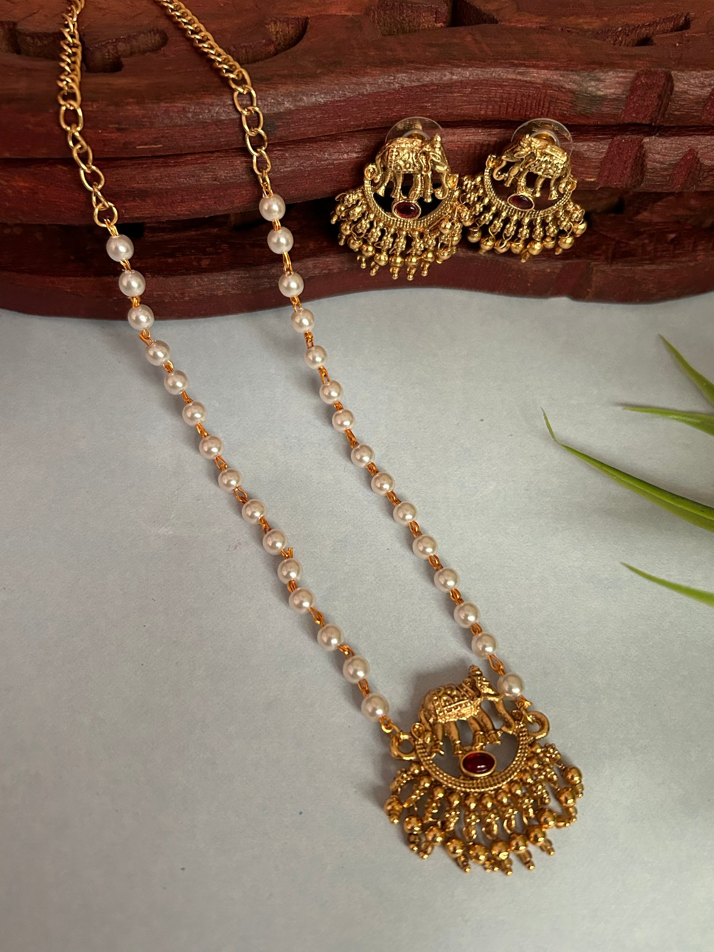Luxehara’s Gold Plated Chain with Pearls and pendant ( LHA 113 )