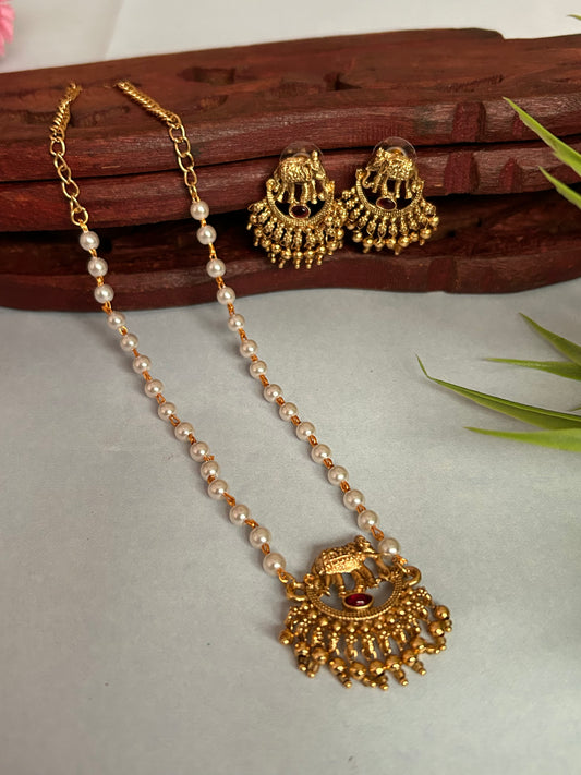 Luxehara’s Gold Plated Chain with Pearls and pendant ( LHA 113 )