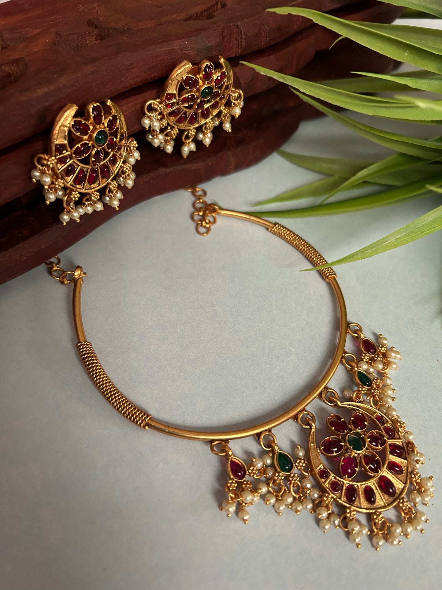 Gold Plated Hasli/Kanti necklace set with green and red Kemp stones