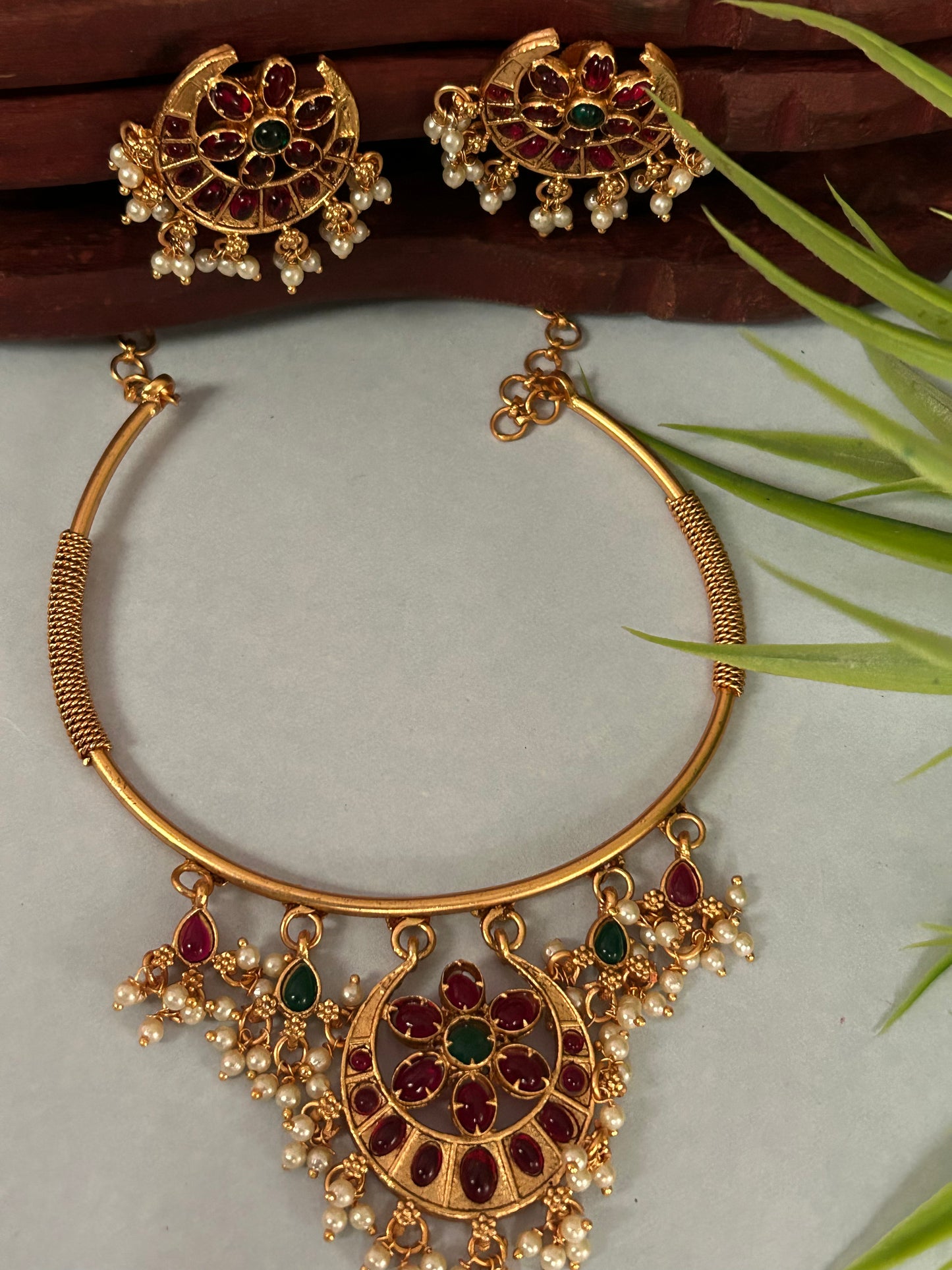 Gold Plated Hasli/Kanti necklace set with green and red Kemp stones