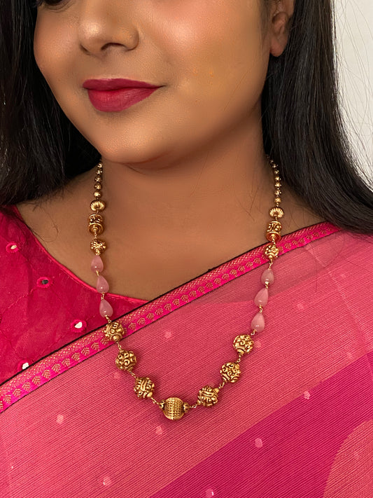 Luxehara's Beads chain with pastel pink Monalisa beads.