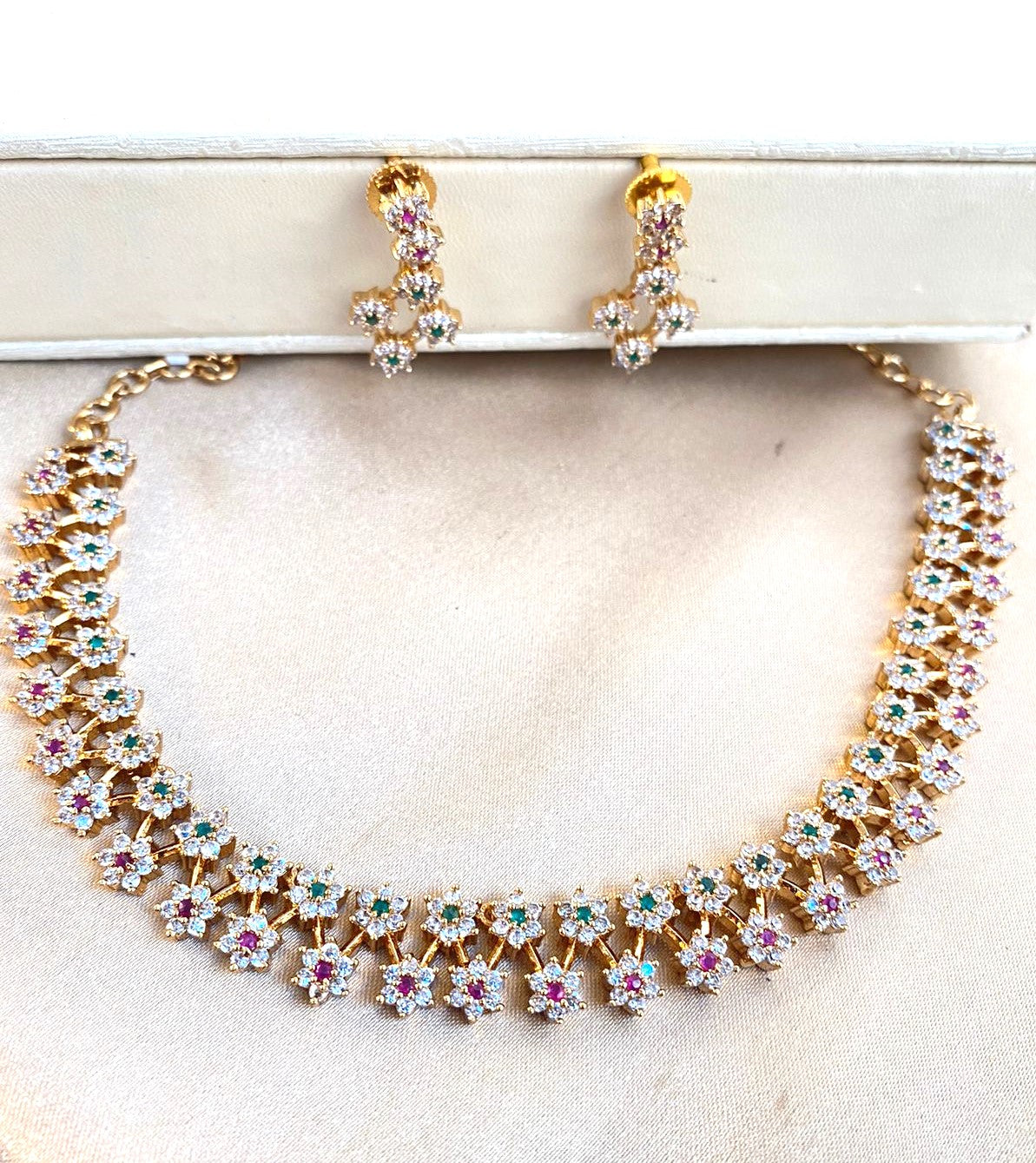 Luxehara's Necklace set with earrings